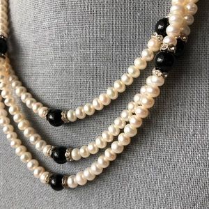 Pearl necklace and bracelet set